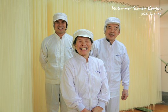 本村製麺工場_家族の笑顔.jpg